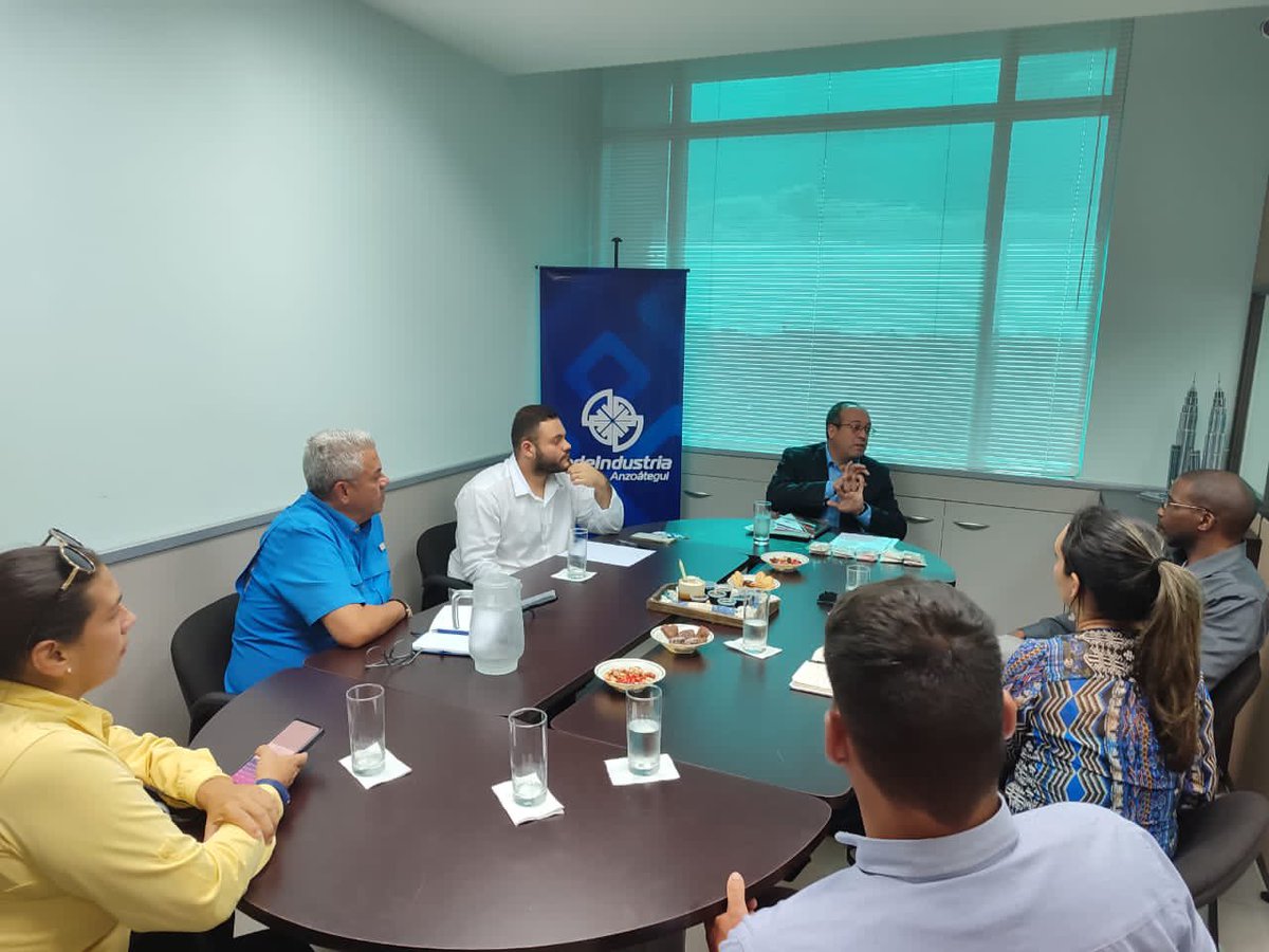 fedeindustria's tweet photo. Desde el estado Anzoátegui en las oficinas de @fedeindustriaanz se llevó a cabo una reunión de trabajo con la visita del Min. Consejero de Asuntos Económicos y Comerciales de la República de Cuba y representantes de la Oficina Económico Comercial de la Embajada de Cuba en Vzla ⬇️ https://t.co/q1QivQLQdL