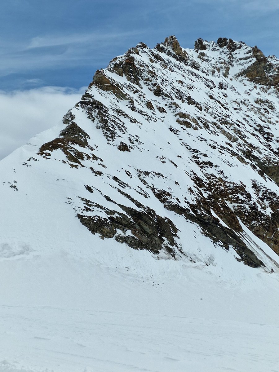 GraemeJHarvey's tweet photo. This guy climbed the Eiger today, amazing job 👍 I asked him about it, he was very exhausted. https://t.co/wL8ViJudXg