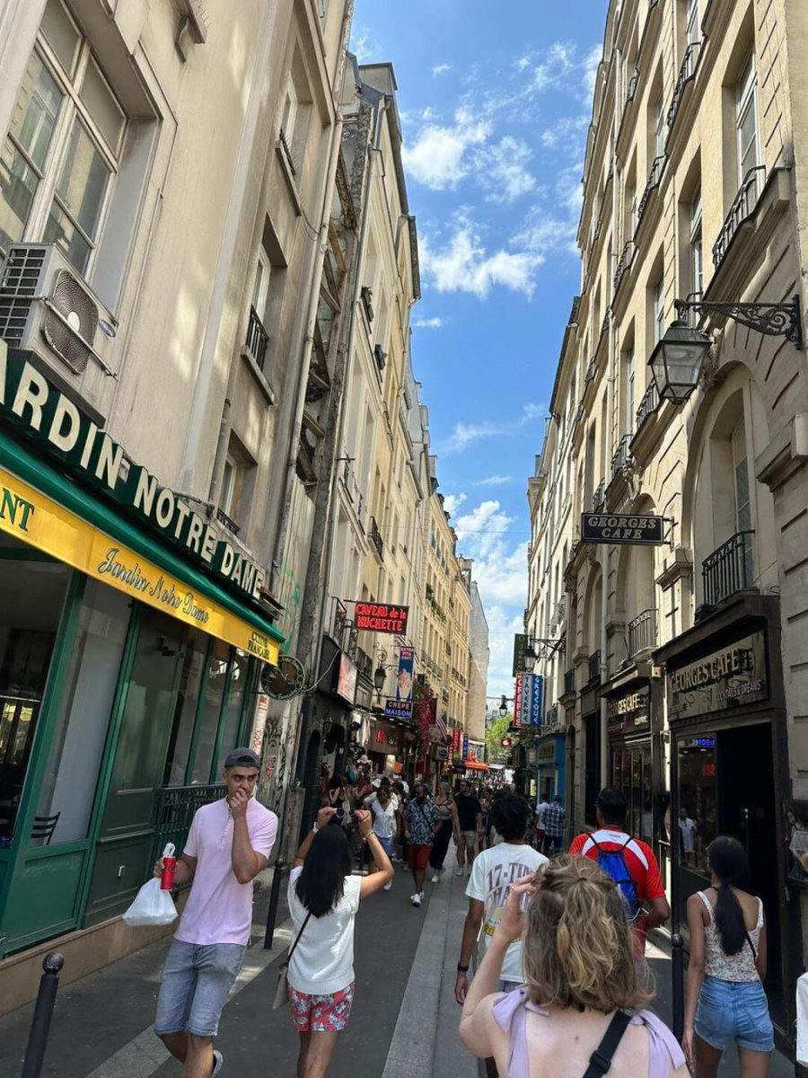 Ding_Qianhui's tweet image. I miss the good weather in Paris
#SummerSlam #goodweather