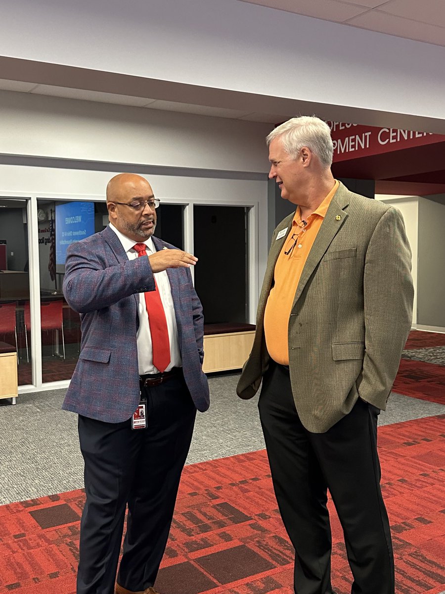 PCSDViking's tweet image. Our partners ⁦⁦@DigitalPromise⁩ brought the Cybersecurity Strategic Advisor to ⁦@GovMikeDeWine⁩ to speak with Southwest Ohio K-12 leaders at a roundtable event at Princeton City Schools. #AAGV #vikingdiff #cybersecurity