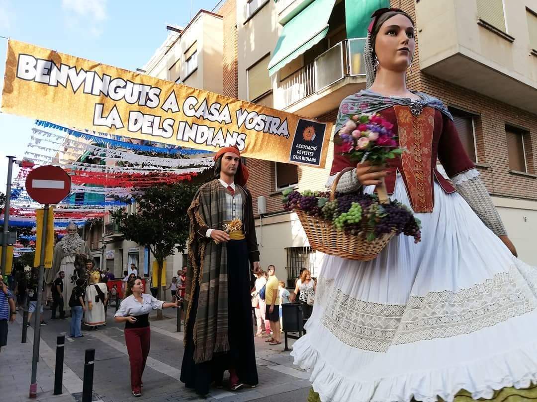 BCN_SantAndreu's tweet photo. Sabies que a Festa Major d'Indians celebra enguany celebra el 🎂 40 aniversari? 

📅 La setmana gran del barri tindrà lloc del 16 al 24 de setembre. L'inici de les celebracions 💃 als Indians es remunta a l'any 1984 👉 https://t.co/XWfEkeEoFA https://t.co/lITJ2CN1IS