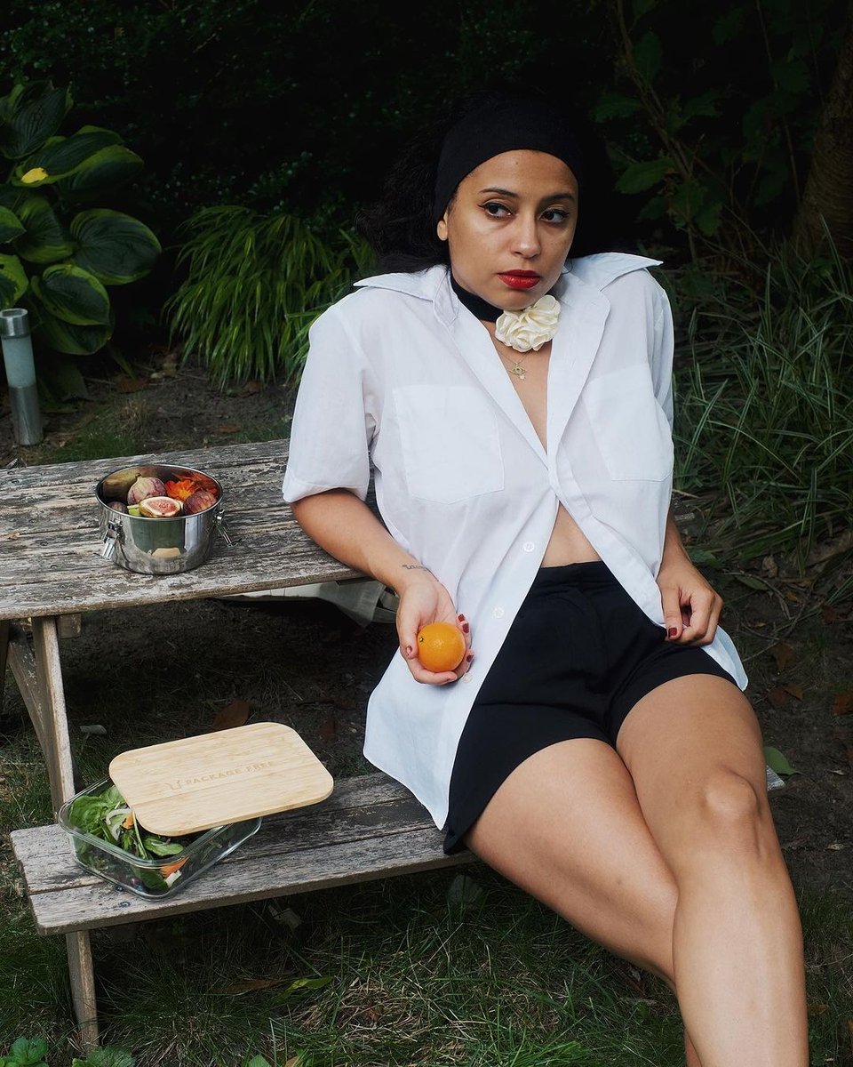 Package Free tweet media