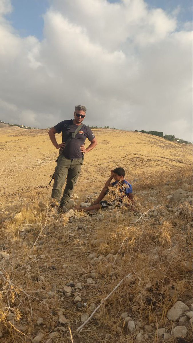 The armed settler filmed this week violently detaining a Palestinian child was actually hosted at the British Parliament by <a href="/LordIanAustin/">Ian Austin</a> in 2019.

<a href="/hagar_shezaf/">Hagar Shezaf</a> has reported in Haaretz that <a href="/a_shorshan/">avihai shorshan</a> has been harassing Palestinian children for years as they graze sheep.
