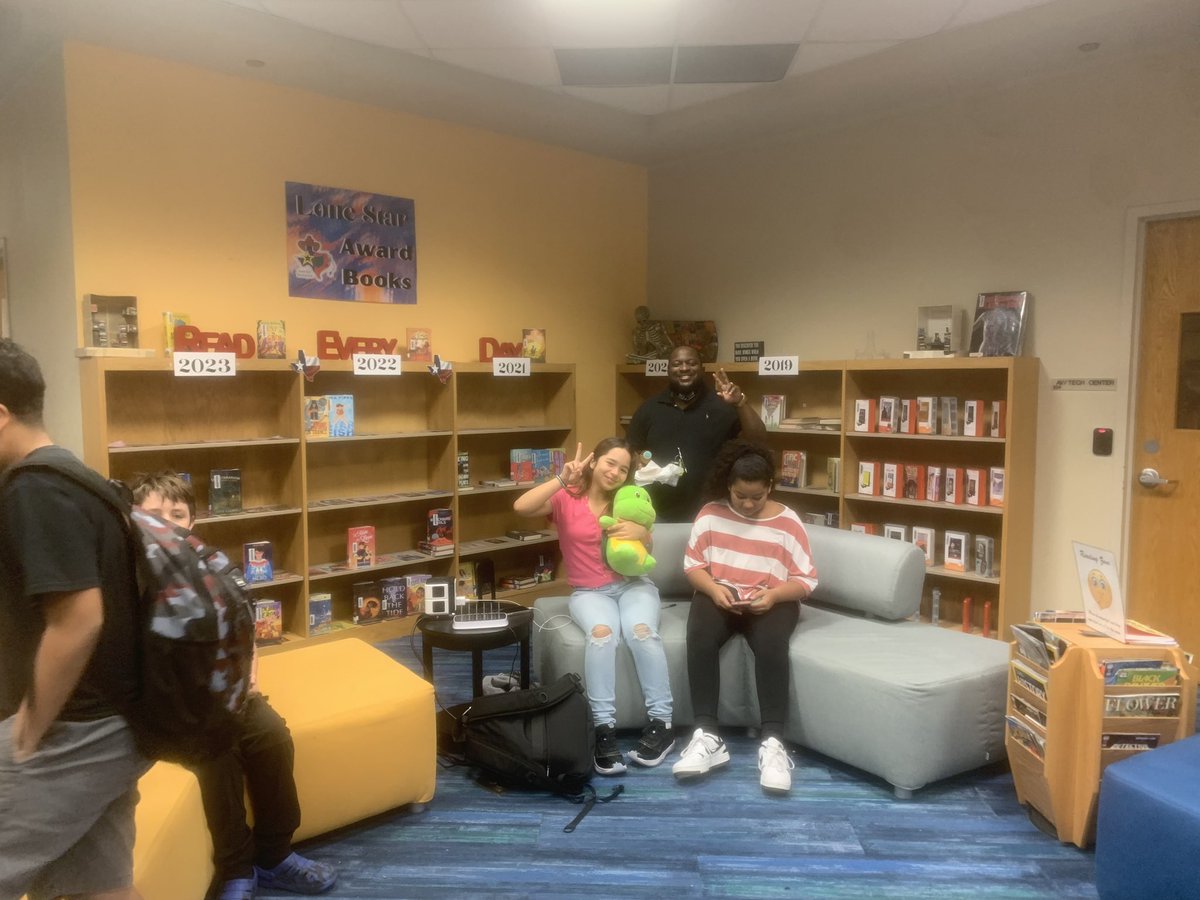 The love for the library? #hmstweetingstorm #ECISDreads #ECISDtweets #ECProud