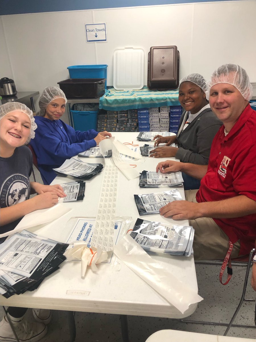 YMSAthAct's tweet photo. Shoutout to our YMS volleyball team who volunteered at Feed my starving children last night! https://t.co/EBydjQAN0c