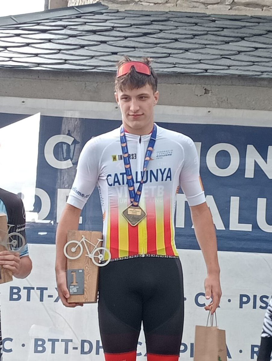 AjAvinyo's tweet photo. [1/2] 🚵 Seguim amb #talentavinyonenc! Avui aquesta publicació la dediquem a l’avinyonenc Santi Vall, campió de Catalunya BTT!

Aquest estiu ha participat en diverses competicions importants: 

✅ Juny, Tuixent (Catalunya)
Campió de Catalunya BTT 🥇
Representant de Jufre Cycling https://t.co/pIxvbXXuYP