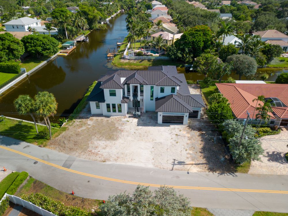 BellaHomes3's tweet photo. ❕New Listing❕
830 Lake Shore Drive
This new construction home is located in sunny Delray Beach and features stunning waterfront views of Lake Ida on two sides!
.
.
.
#bellahomes #realestate #floridarealestate #luxuryhomes #newconstruction #newlisting https://t.co/hyxqCXGFPi