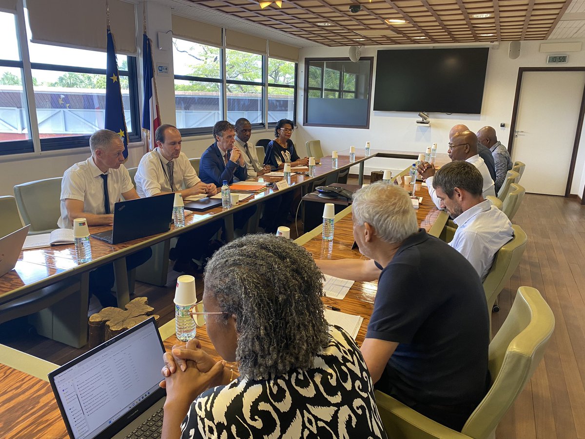 acguyane's tweet photo. Réunion préparatoire Rectorat/CTGuyane: Le recteur @dulbeccoRguyane et le Psdt de la CTG se rencontrent pour permettre à leurs équipes de travailler de concert pour mieux accueillir les élèves sur notre territoire pour cette rentrée 2023-2024.#acguyane @education_gouv https://t.co/aI2vd4tK84