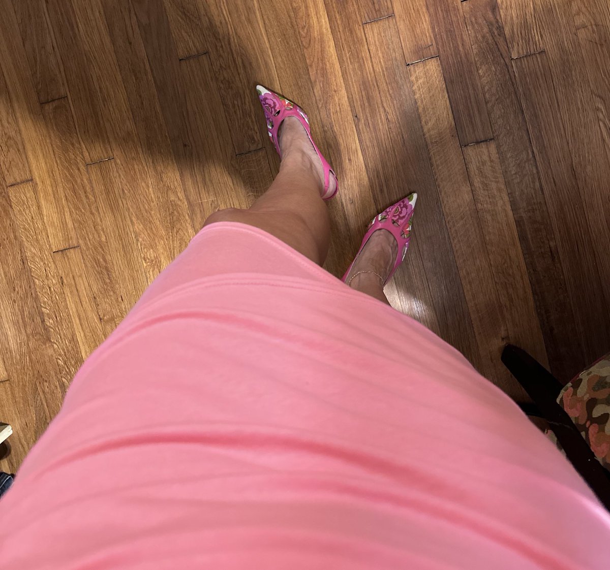 JeniML93's tweet photo. #OOTD #ootdfashion @ManoloBlahnik #heels #shoes #workvid #officevid https://t.co/O57dbNWVRP