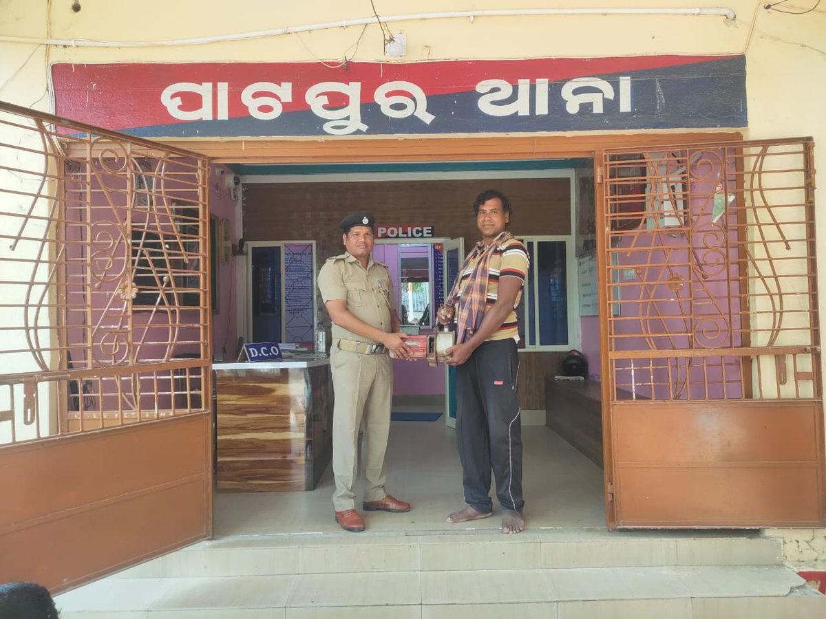 Pattapur PS team of Ganjam Police detected a theft case. Recovered one motor pump and handed it over to the rightful owner. One Person was detained.
<a href="/odisha_police/">Odisha Police</a> 
<a href="/igpsr/">Igpsr Berhampur</a> 
<a href="/Jagmohan_IPS/">Jagmohan Meena</a>