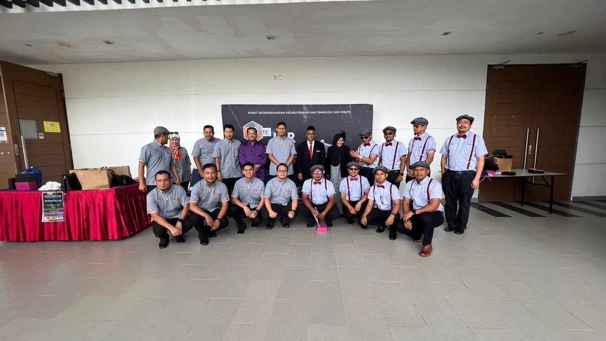 Pengurusan &amp; Warga CKM mengucapkan Tahniah kepada Kumpulan KIK BRBA2 (Innovec) dan KIK BRK2 (Mech4Health) sempena penyertaan KIK JKR 2023. Innovec telah berjaya memenangi kategori peragaan tema terbaik pada Konvensyen KIK yang telah berlangsung pada 30 Ogos 2023 di CReATE Melaka.