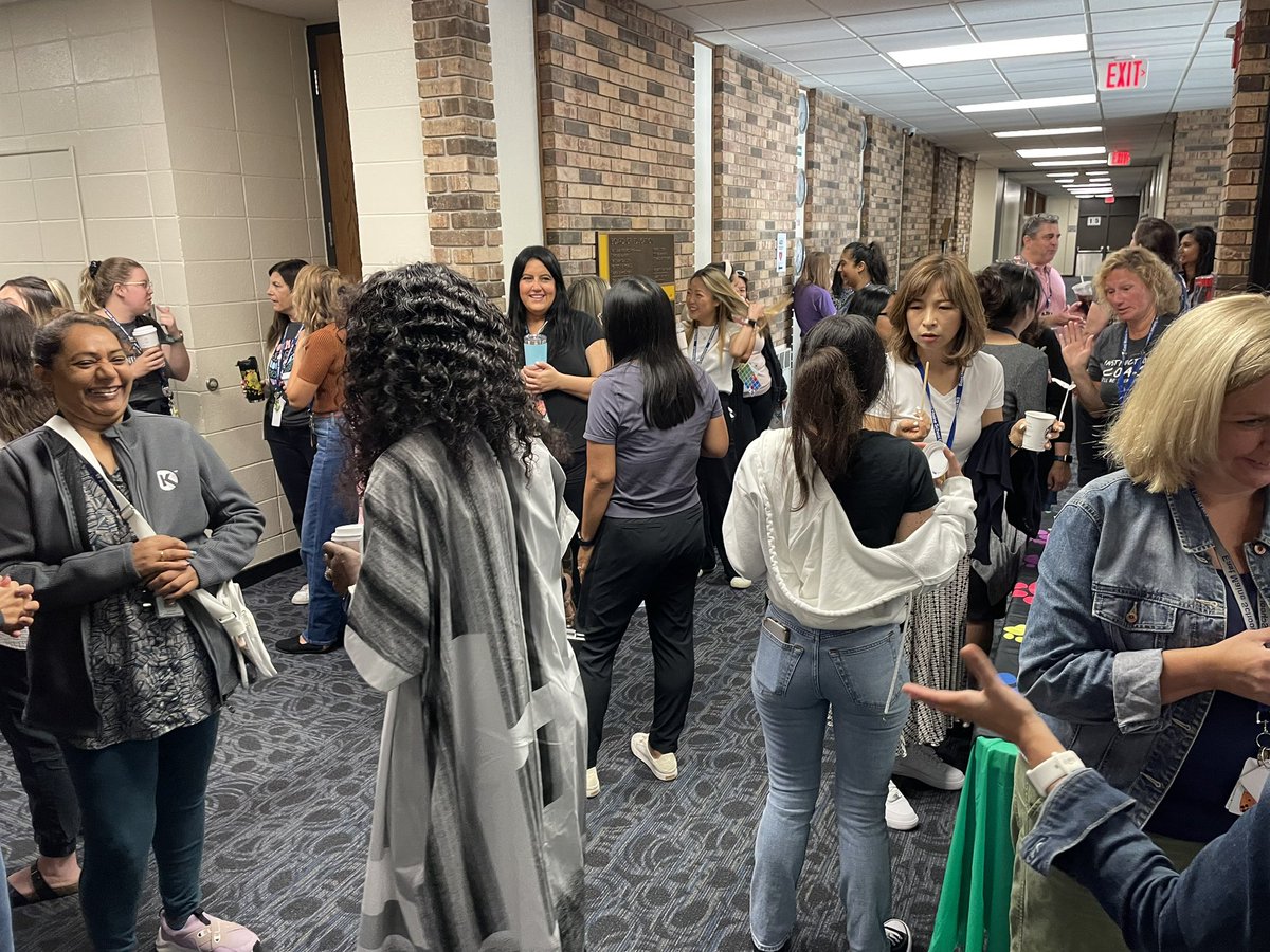 This morning, #TeamApollo gathered for our first coffee &amp; conversations of the school-year! We are energized for a great day ahead. Congratulations to <a href="/MrsDarland/">Mrs. Darland</a> for winning our first raffle! 🐾💚