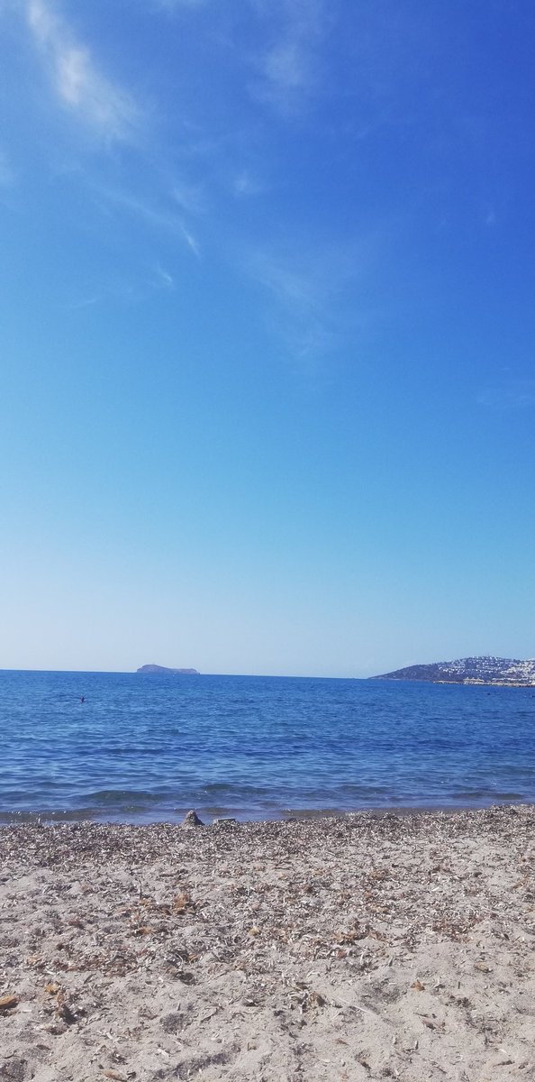 Melissmertt's tweet photo. Tadını çıkarmak gerek denizin, hakkını vermek lazım yaz bitmeden. Biz mi denize giriyoruz, deniz mi bize giriyor anlamadım 😀🤣🤣 https://t.co/nuHE35dqzV