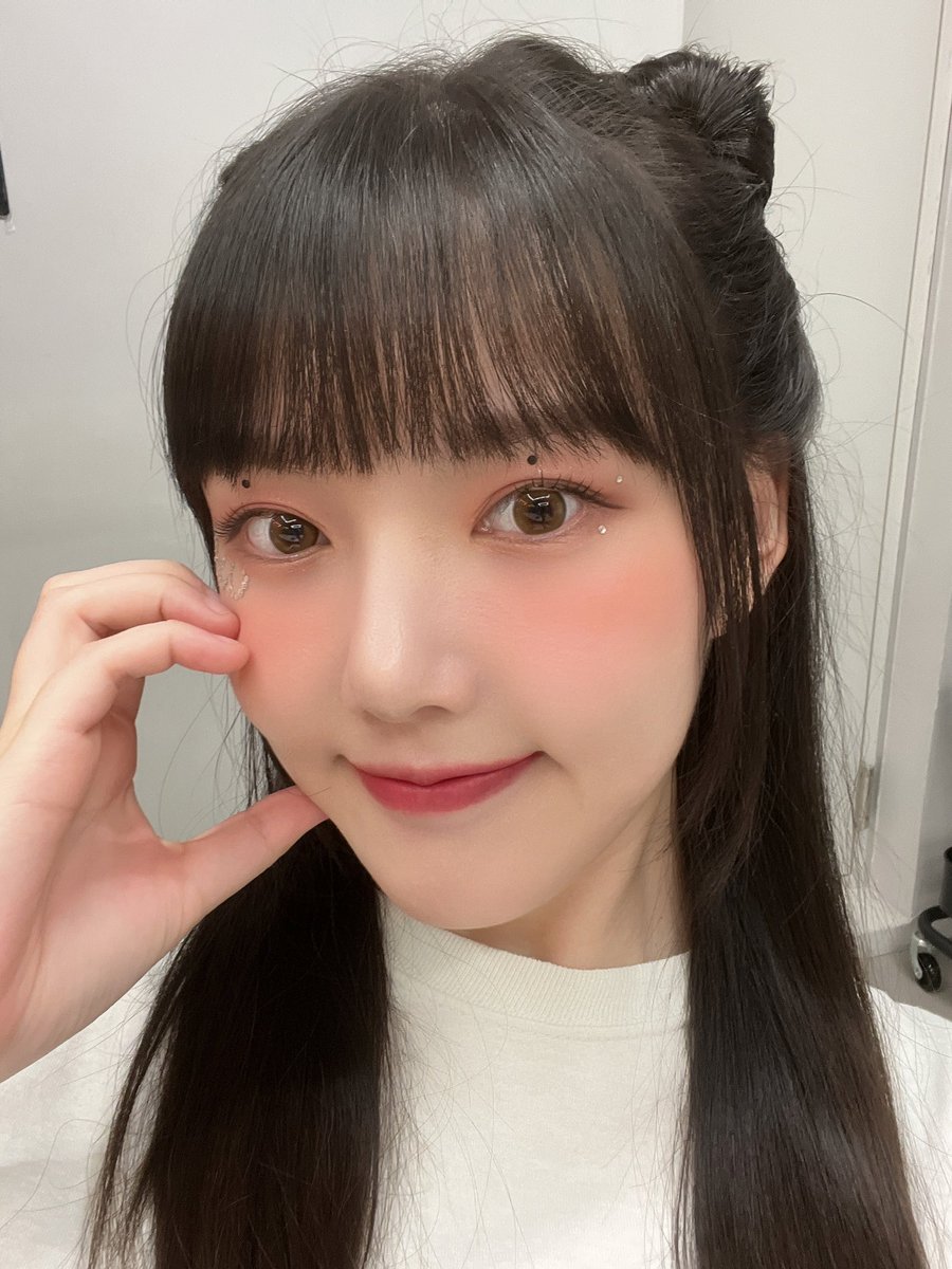 YERIN_OFFICIAL_'s tweet photo. [📸] 230831 VIBE 파티룸 완료💛

#예린 #YERIN #VIBE파티룸
#Ready_Set_LOVE🕹
#밤밤밤 #Bambambam https://t.co/chr0OzhVrc