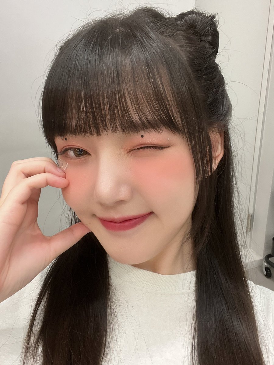 [📸] 230831 VIBE 파티룸 완료💛

#예린 #YERIN #VIBE파티룸
#Ready_Set_LOVE🕹
#밤밤밤 #Bambambam