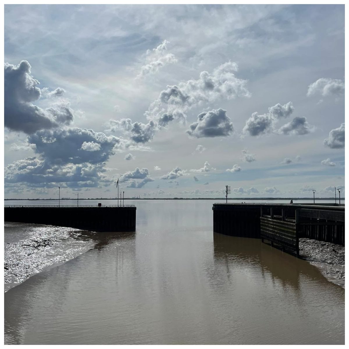 brokenorchestra's tweet photo. For a brief moment we had a glimpse of the summer that never was. Out recording ambisonic textures of the ‘ghost river’. @HullMaritime @FreedomFestHull #hullmaritime #spatialaudio #hullmarina #docks #northendshipyard #queensgardens #hulltimeball #oldtown #3Daudio #rodentsf1 https://t.co/SNZl5LuSCK