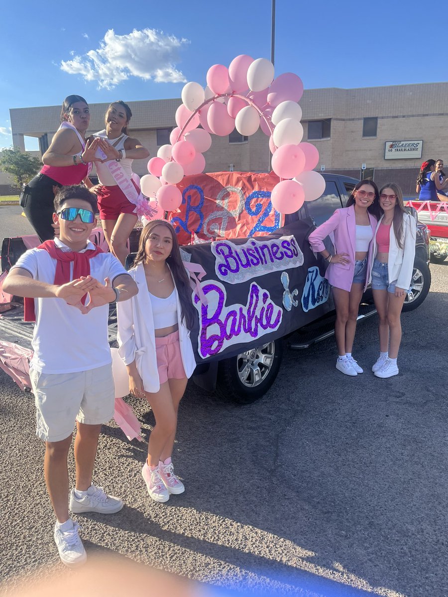 LCisneros_AHS's tweet photo. We had a great time at Homecoming parade and carnival! #BPA #Americas_hs #blazernation https://t.co/VXk2T8ePmF