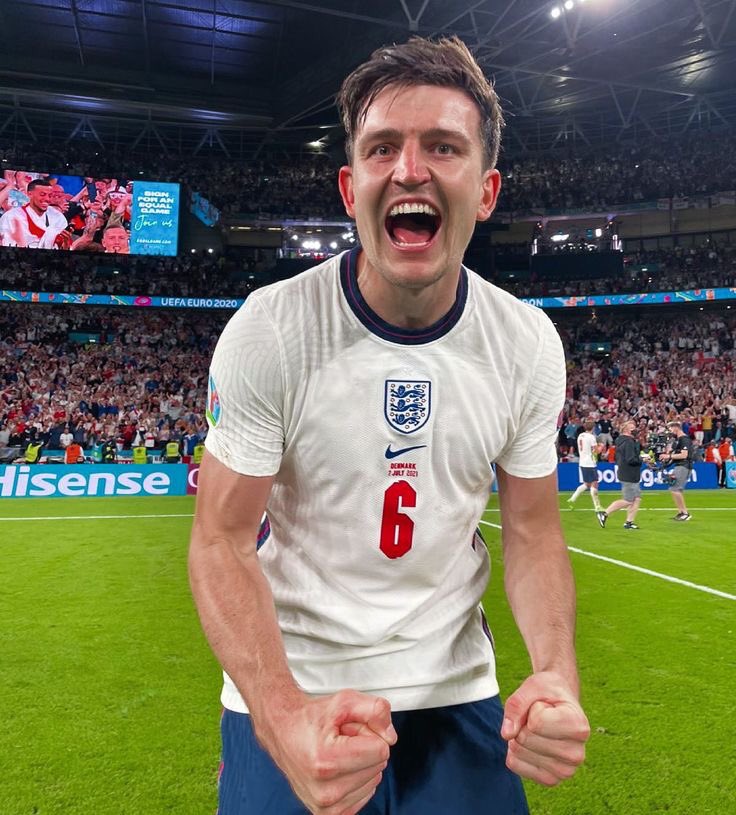 Harry Maguire either does nothing, sits on the bench or makes errors yet still gets called up for the England squad 😭😭😭