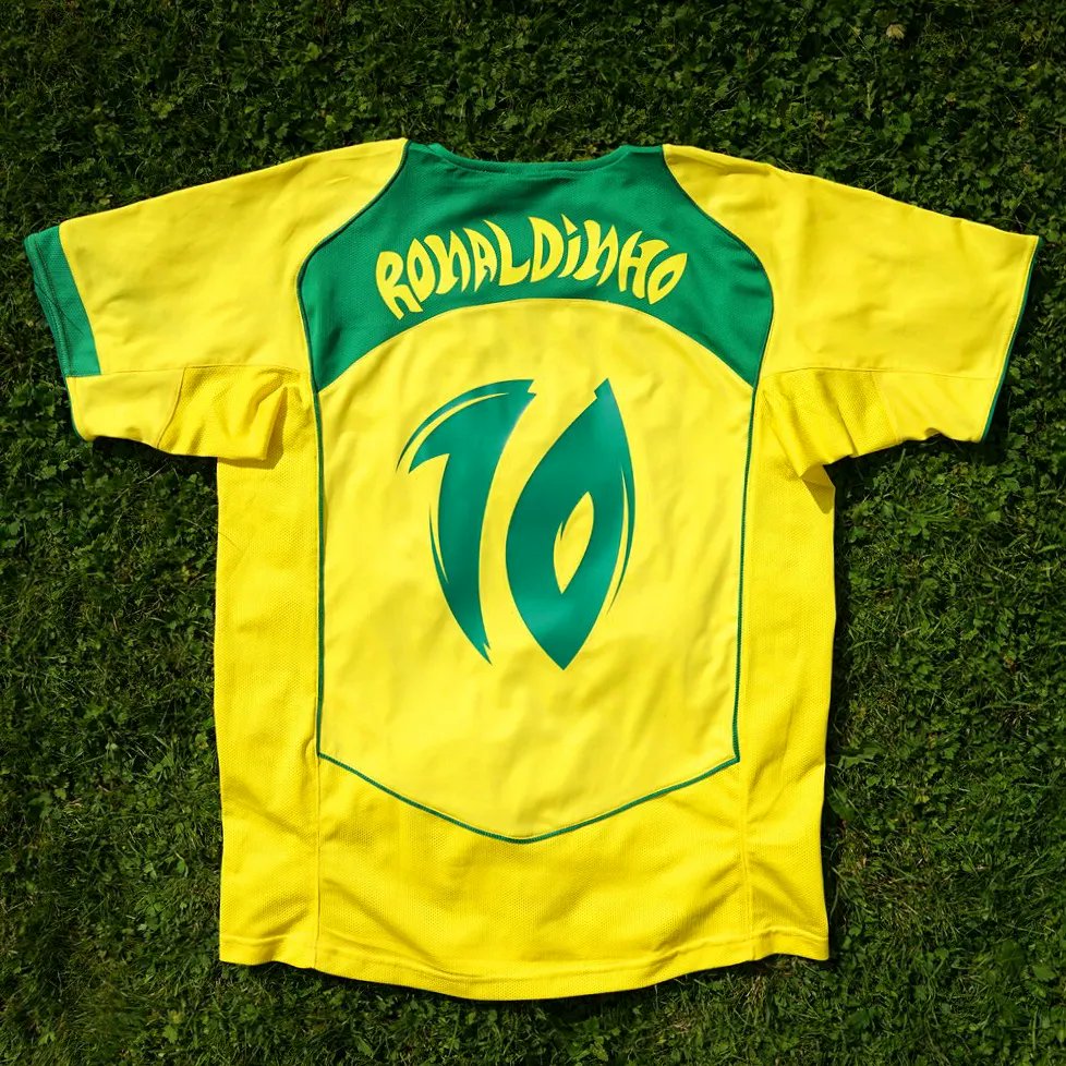 fokohaela's tweet photo. Joga bonito.

Custom @10Ronaldinho name and numbering inspired by the typeface of said ad campaign. https://t.co/sUmNJWDfWU