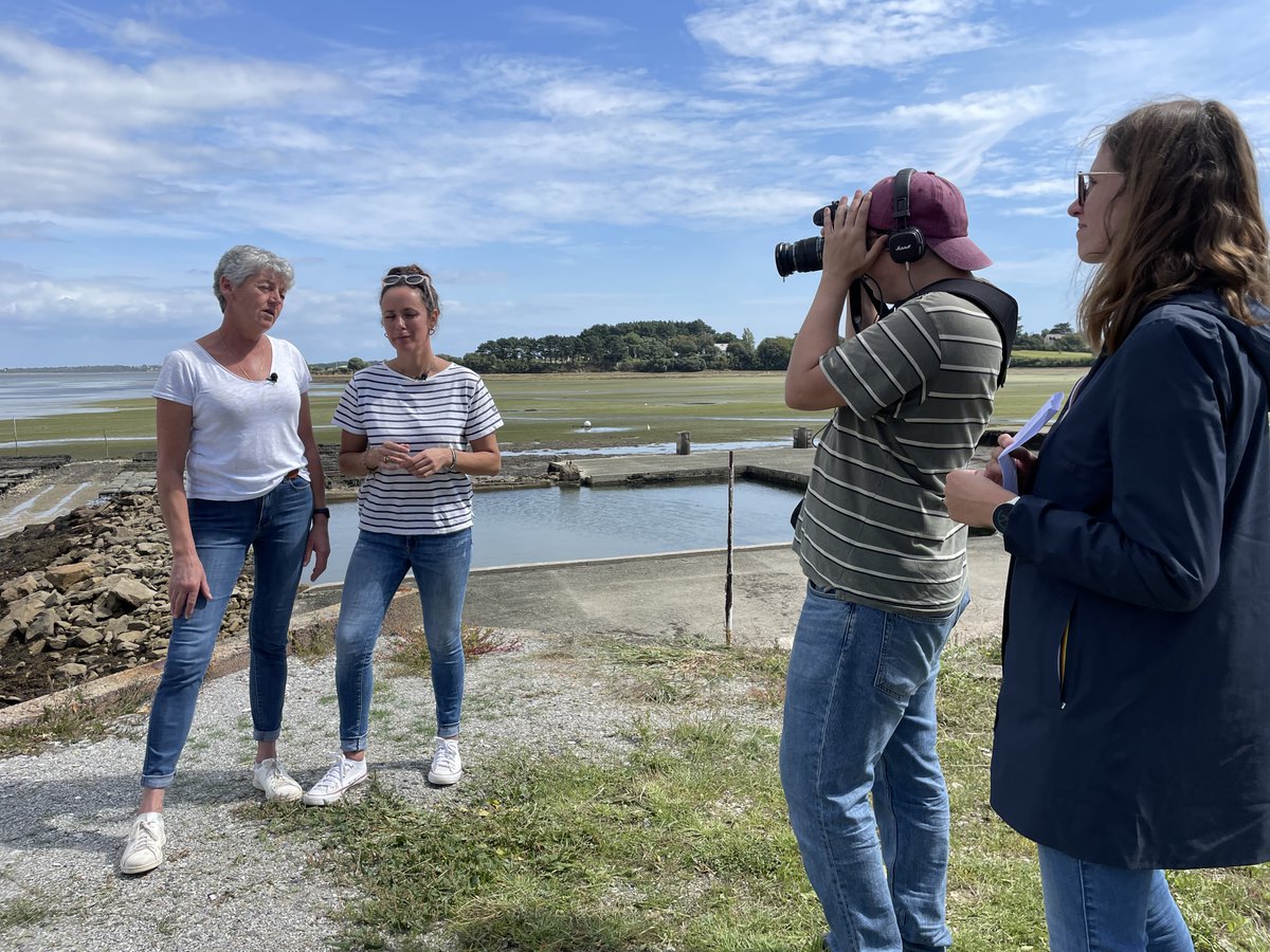 [Tournage]📽️
C’est sous un beau soleil☀️que le CNC s’est rendu hier sur un site #ostréicole, pour un tournage avec l’équipe de Démotivateur Food.
L’objectif ? Faire découvrir l’#ostréiculture🦪
Hâte de voir le résultat !