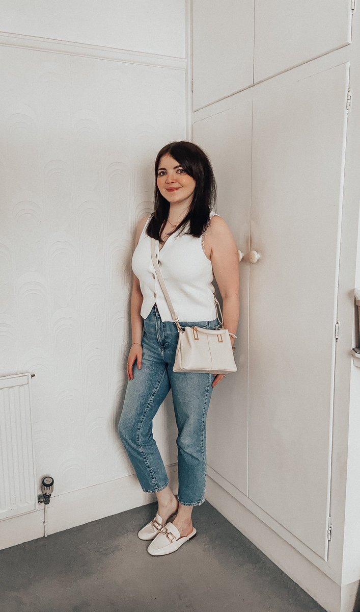 NEW ✨ - White Waistcoat: How To Wear One For Every Occasion 🤍 | lucymary.co.uk/2023/08/white-… | @cdfblogs @bloggers_wales @BloggersHut #BloggersHutRT