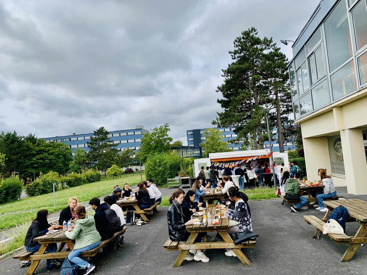 UrcaDri's tweet photo. L’ @universitereims a le plaisir d’accueillir ses nouveaux étudiants internationaux #ErasmusMundus #Bioceb et #ErasmusPlus lors de journées d’#intégration du 28 août au 28 sept. 2023
Au programme: visites, sorties culturelles, rencontres, cours de français… Bienvenue à l’#URCA! https://t.co/bRirjg5CwR