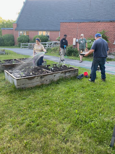 WatershedsCAN's tweet photo. With the help of an Ottawa Faith Community Capacity Building Program microgrant, Carleton Memorial United Church created a community garden this year! 

Each garden bed provides fresh vegetables to families living at the Debra Dynes Family House. https://t.co/bjzQzGwpp7