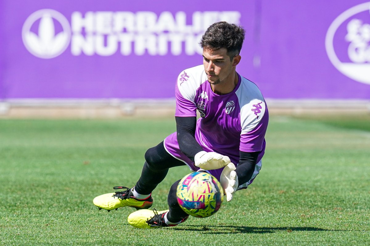 RVcantera's tweet photo. 🧤✅💜 Primer entrenamiento como blanquivioleta completado

#pucela #RVPromesas https://t.co/ostrjATEvs