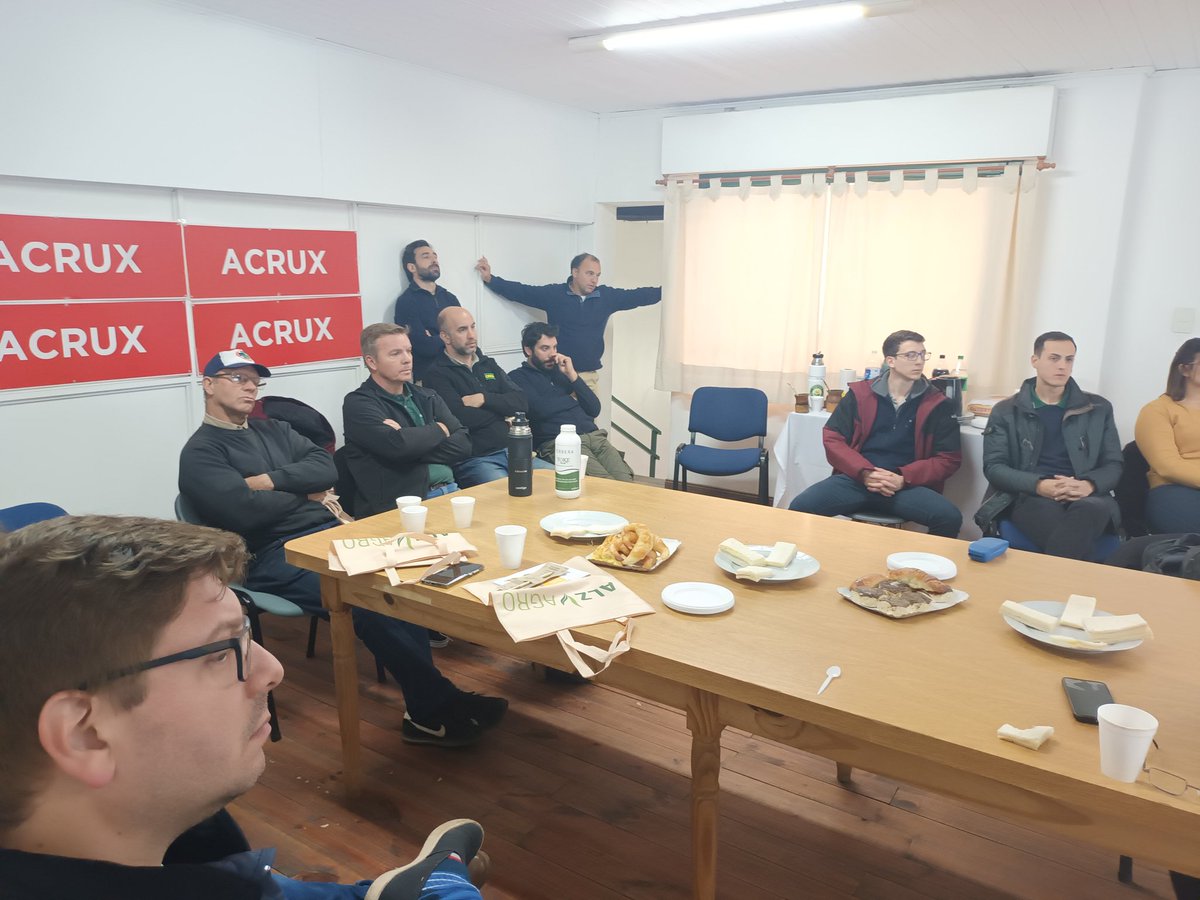 PabloBritosalz's tweet photo. Alz 360 Chivilcoy, presentamos nlas unidades comerciales a los clientes de nuestro distribuidor. Gracias Marcos y Mariano
@ALZ_Agro
#ALZ360 https://t.co/R9gHsuUhXH