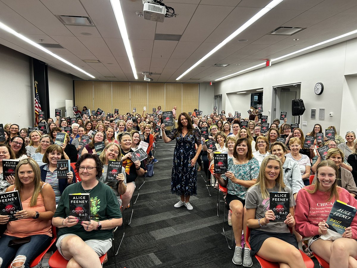 Thank you wonderful St. Louis and all the readers who came to see me last night! And thank you @novelneighbor & @SLCL for a truly amazing evening. Writers are nothing without readers and I really do have the best!