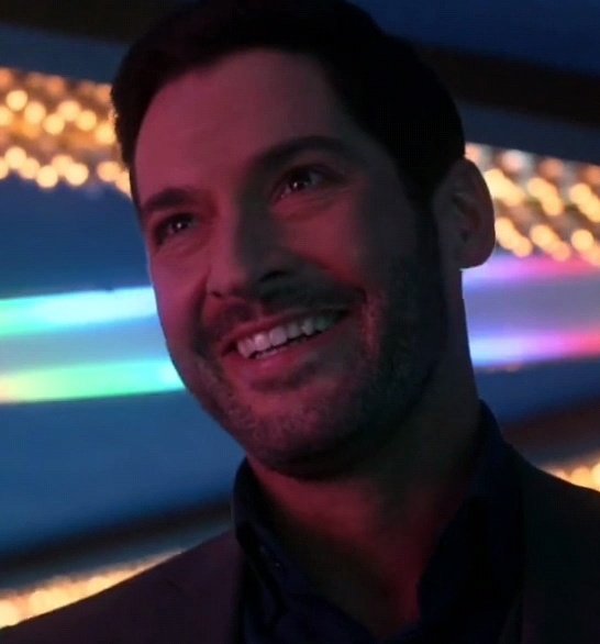 Sooooooo, do you have a smile on your face every time you watch Lucifer? If I didn't have ears, my smile would be around my head 😁 #LuciferNetflix #lucifer #lucifans #tomellisfans #TomEllis #savelucifer #Deckerstar #lucifermorningstar