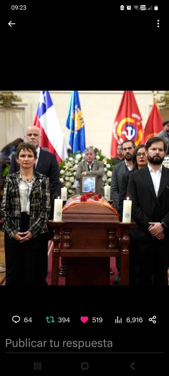 CRLDEMONIO's tweet photo. Récord mundial de la imbecilidad.

Un Pdte. y ministros de Estado hacen Guardia de Honor , al cadáver de un TERRORISTA ASESINO CONFESO.

(Tenemos del año que nos pidan) . https://t.co/Bws0iAHLHm