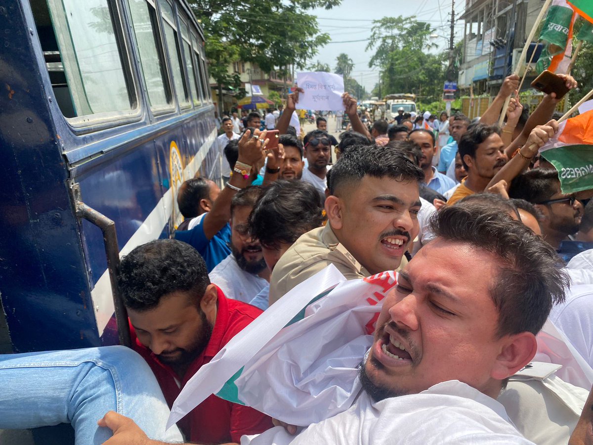 IYCAssam's tweet photo. "📢 Protests in Nalbari against alleged cash-for-job scam by the BJP Government. State President of @IYCAssam @zubairanam along with hundreds of youth participated in the event, demanding transparency and accountability. #AssamProtest #YouthVoices" https://t.co/IzgQWljLiK