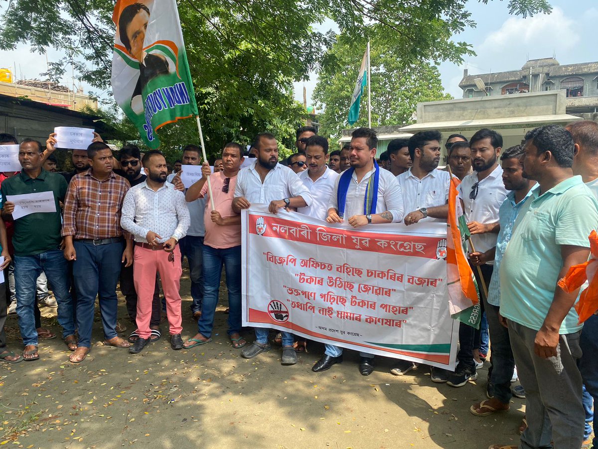 IYCAssam's tweet photo. "📢 Protests in Nalbari against alleged cash-for-job scam by the BJP Government. State President of @IYCAssam @zubairanam along with hundreds of youth participated in the event, demanding transparency and accountability. #AssamProtest #YouthVoices" https://t.co/IzgQWljLiK