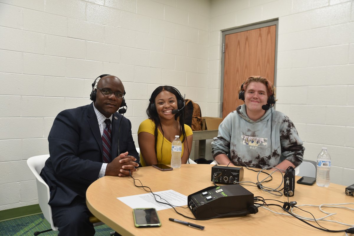 HCS Talks - It's the 1st week of school & Superintendent Dr. Haynes stops by a 1st grade classroom & also visits with 2 high school seniors. Listen in at media.rss.com/hcstalks/feed.… or any podcast platform (HeartRadio, Apple Podcasts, Spotify, Pandora, Amazon Music, TuneIn, Deezer).
