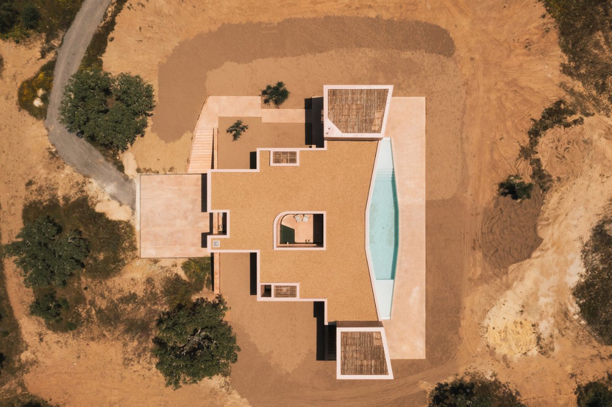 retokommerling's tweet photo. #ComoEnCasaEnNingunSitio _
Casa en Grândola diseñada por Bak Gordon arquitectos.
Fotografias: Francisco Nogueira.

#Arquitectura #Architecture https://t.co/MtxZbLTczx
