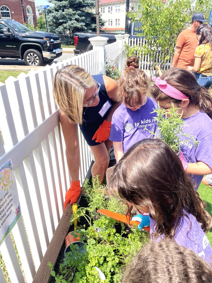 MassEarlyEdCare's tweet photo. 🚗 Cmr. Kershaw was on the road in August, visiting communities across MA from Leverett and Worcester to Winthrop.

Through our investments in programs like C3 and grants like EEOST and CFCE, we're working towards equity and access in early education and care for all families. https://t.co/ptgPOc5OLC