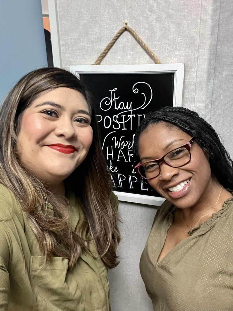 annaagirman's tweet photo. You know it’s a good day when you’re twinning with your principal 💚@AFE_Stars @PrincipalSYoung https://t.co/3PVdh1M731
