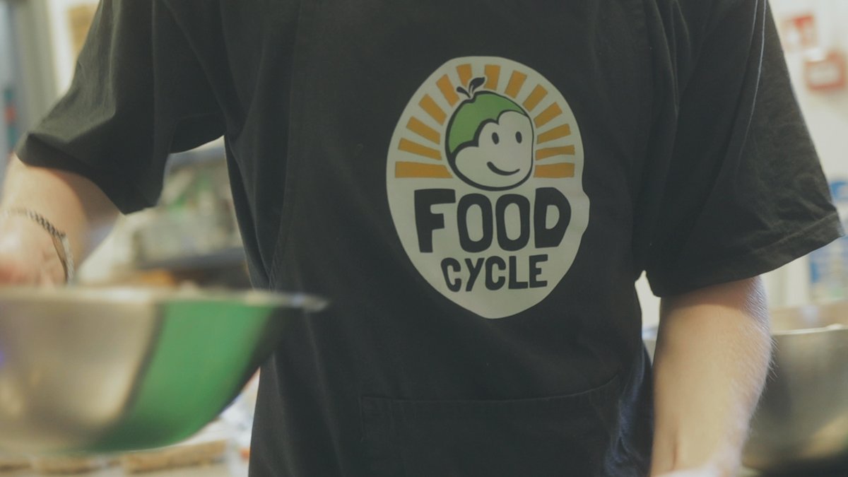 goodfoodcardiff's tweet photo. FoodCycle is a national charity that aims to make food poverty, loneliness &amp; food waste a thing of the past for every community.

In our latest guest blog, we caught up with Suzanne Waring, the Wales Regional Manager for @foodcycle, to find out more.

➡️ https://t.co/DzdReDrFu4 https://t.co/67DhGBmkLn