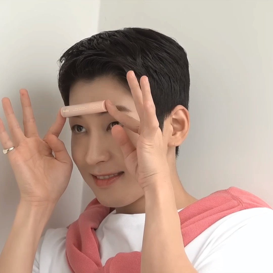 baksuuucak's tweet photo. halo dek halo dek ini mah adek yang dihaloin https://t.co/JNGWNug2kG