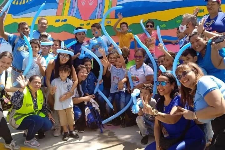 EsNoticia 📢|| En el marco de recuperación y embellecimiento del viaducto José Antonio Páez, el Gobierno Bolivariano y el Centro de Atención Integral para Personas con Autismo (Caipa)de Valera, culminaron el proyecto de muralismo en las adyacencias del mismo.🎨👩‍🎨
#TrabajoEnEquipo