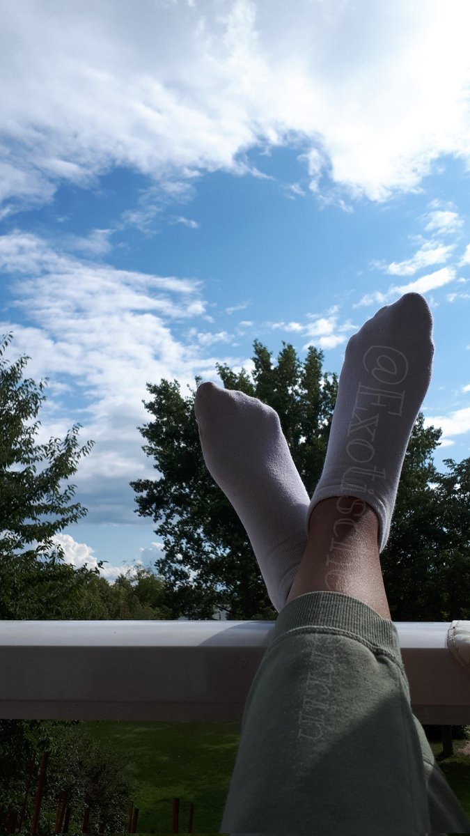 ExotischeHerrin's tweet photo. Während ihr brav arbeiten seid, sitze ich auf dem Balkon und genieße die Sonne😎
Damit ihr euer hart erarbeitetes Geld auch sinnvoll investieren könnt, habe ich auch schon meine Wunschliste aktualisiert👸🏾
Also beeilt euch😈

@FINmessageDE @RTDoms @rtfindom
#goddess #findom #slave https://t.co/804aHPq8fM