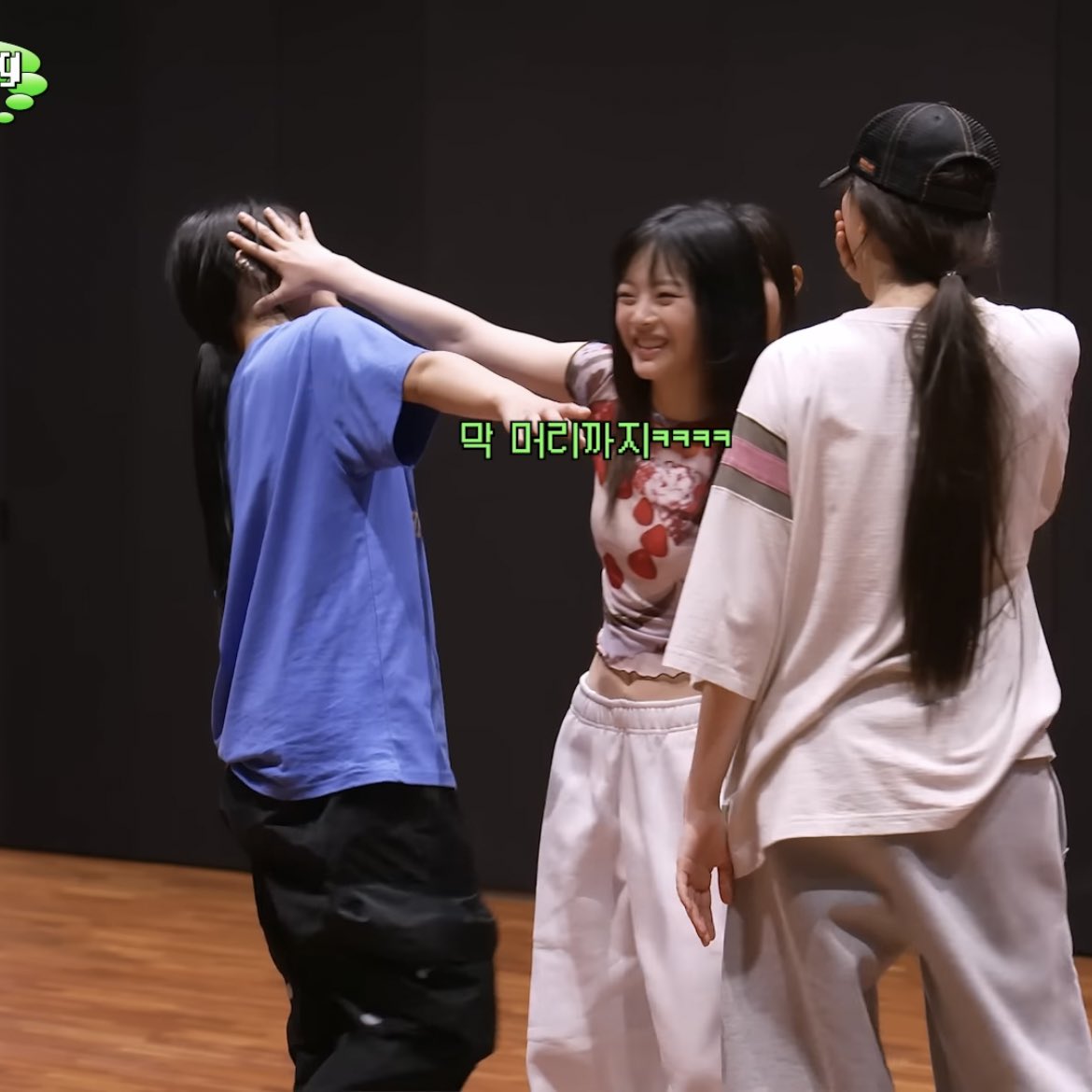 _04new's tweet photo. mj는 하니를 얼마나 사랑하는걸까 진실로 궁금하다 https://t.co/2bsFf1i0rz