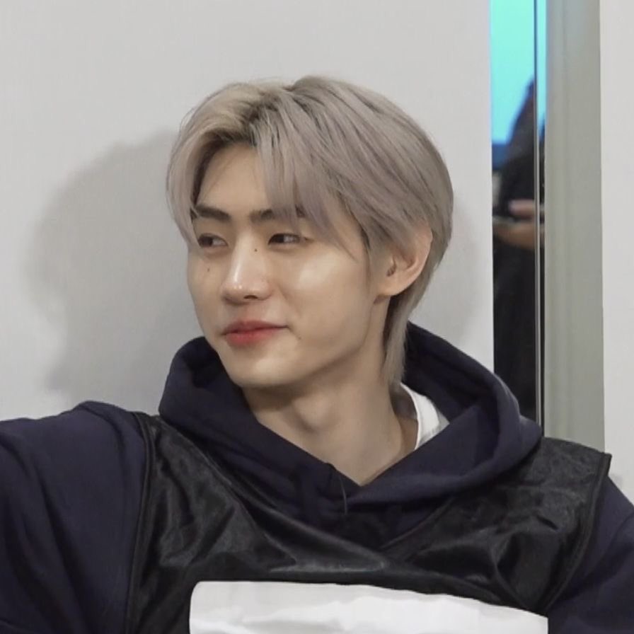 yjwrated's tweet image. hello, i’m ark / arki !

— she/her, filo, 18 
— not new to #stantwt / #kpoptwt
— multi : #enhypen &amp;amp; #txt 
— lf : moots from any fandom!

♡/↻ is highly appreciated &amp;gt;&amp;lt;