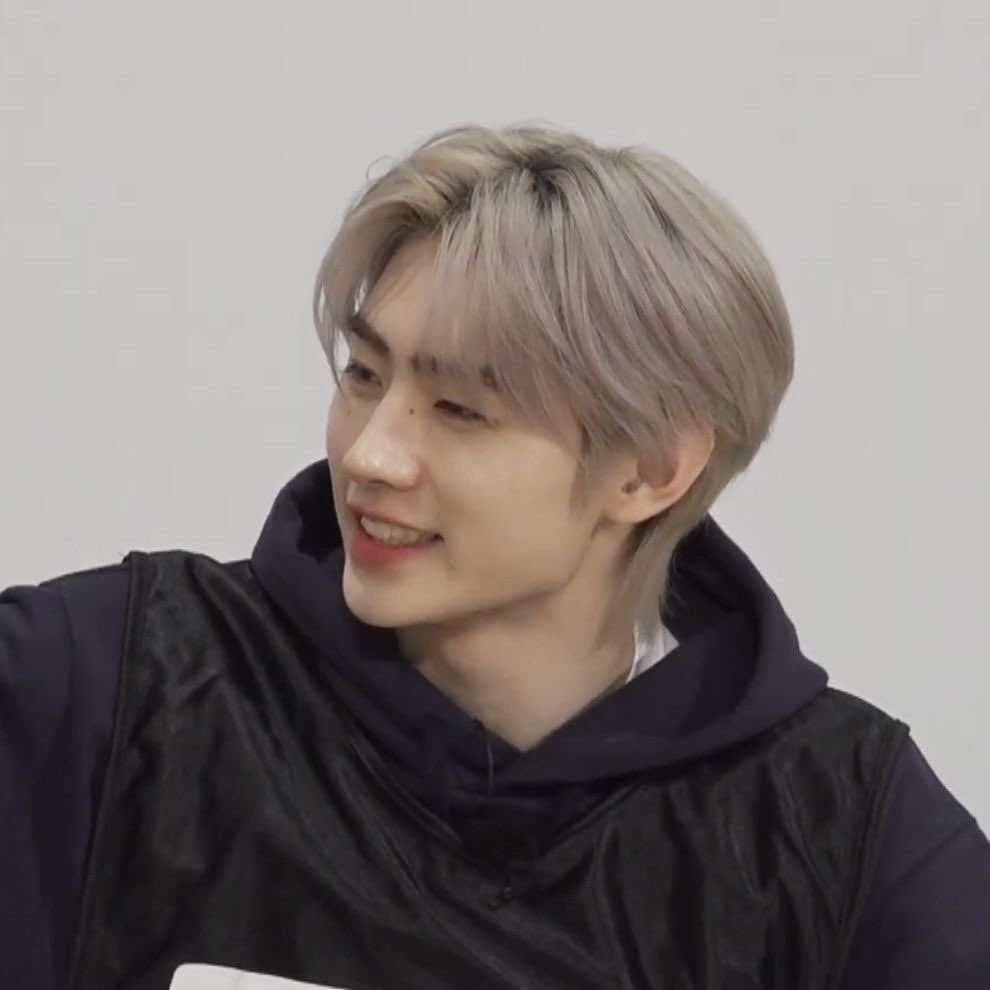 yjwrated's tweet image. hello, i’m ark / arki !

— she/her, filo, 18 
— not new to #stantwt / #kpoptwt
— multi : #enhypen &amp;amp; #txt 
— lf : moots from any fandom!

♡/↻ is highly appreciated &amp;gt;&amp;lt;