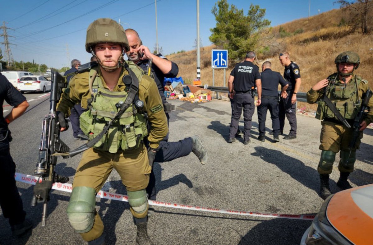 unidosxisrael's tweet photo. #Israelí muerto y cinco #heridos en ataque #terrorista cerca de #Modiin...

https://t.co/L99SPTavYz https://t.co/aSNzqfUFNq