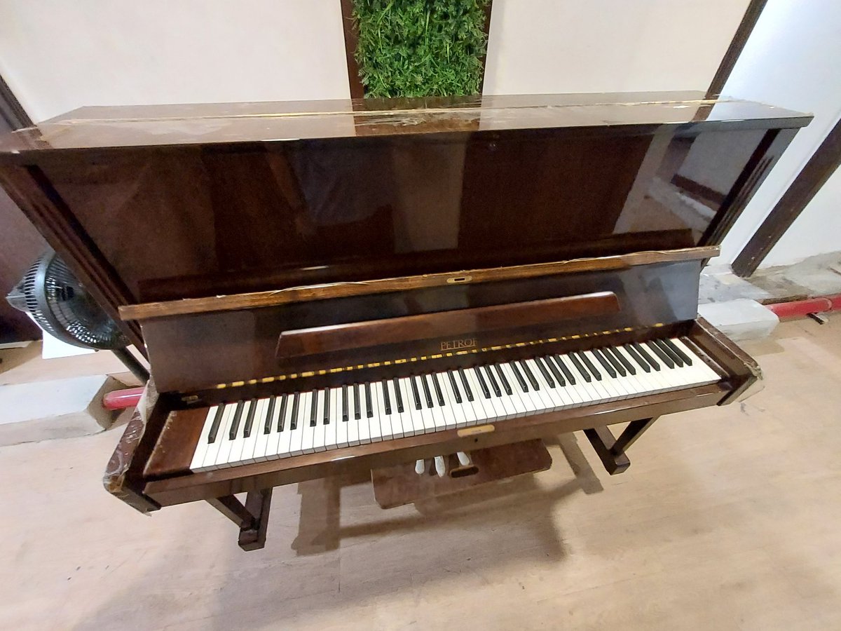 cklawpianotuner's tweet photo. 超强颱風來襲之前，順利完成這緊急回收PETROF 125鋼琴的任務。

感恩 !

#PETFOR
#PETFOR125
#pianotechnician 
#pianobassstrings
#pianorefinishing
#piano
#recyele
#鋼琴調律師
#鋼琴維修
#鋼琴補漆
#鋼琴低音弦線 
#鋼琴
#文化藝術
#ピアノ調律師 
#ピアノ調律師の日常
#ピアノ塗装
#ピアノ https://t.co/pYeZt6Y68v