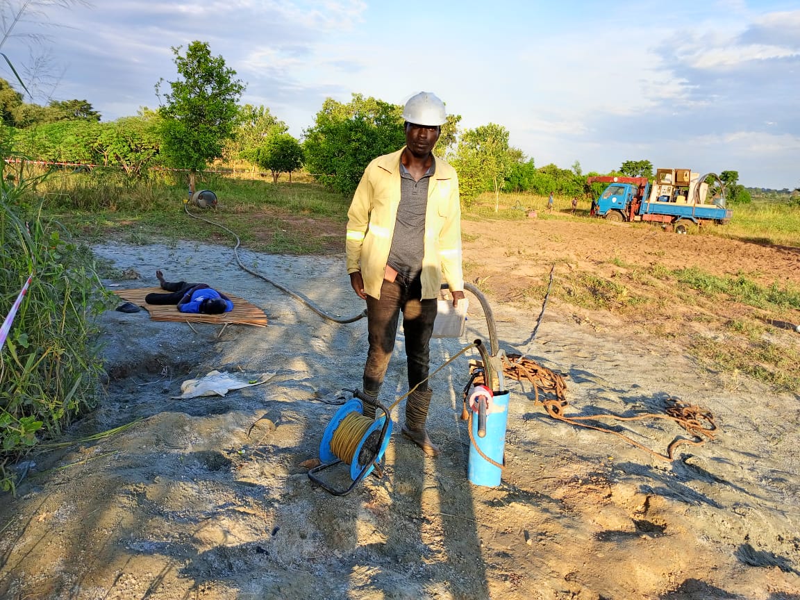 RBTSLTD's tweet photo. #testpumping
#Ngoradistrict
One of our Technicians at one of the sites in Ngora district ready to run pump testing
#WSDF-EAST https://t.co/szVzmSlw9y