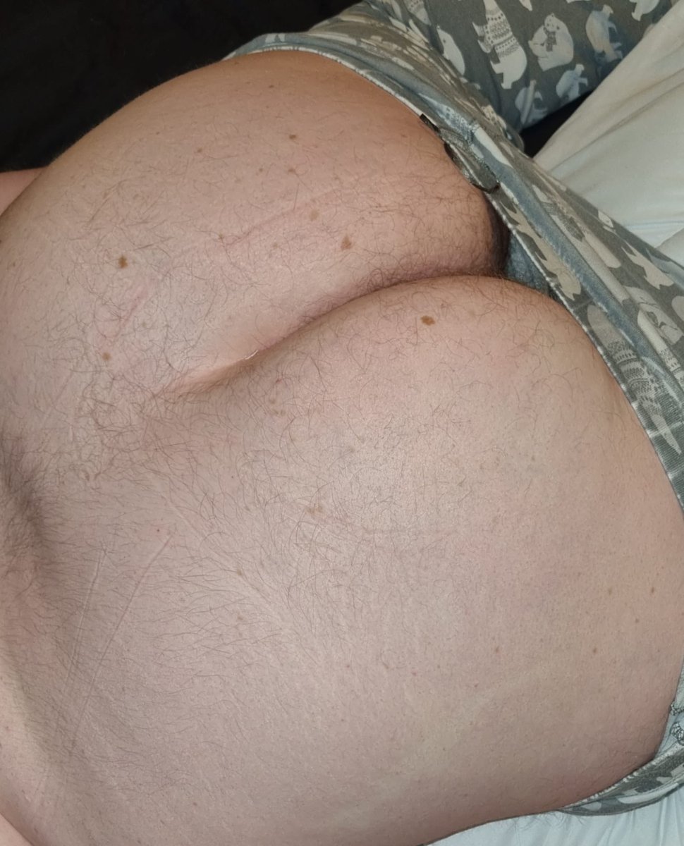 GeekGaymer93's tweet photo. Anyone want to use and abuse me? #nsfwgay #welshnsfw #gaywelsh #welshbottom #gaymernsfw #subbmissiveandbreedable https://t.co/V1Lfyq7I6I