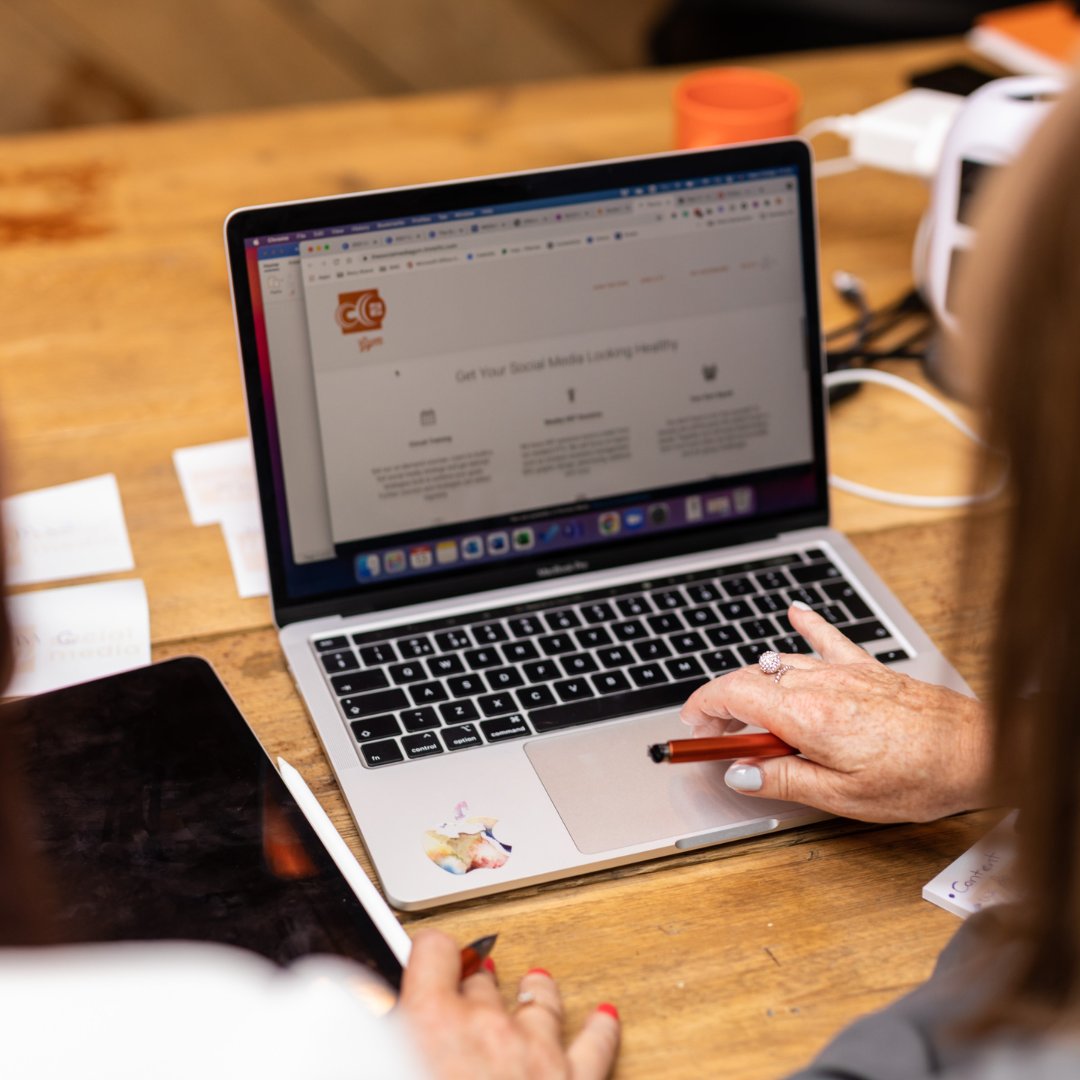 3 ways to clearly improve your marketing strategy.

1️⃣ Talk about the problems your customers are facing.
2️⃣ Show them how your products or services can help them solve these problems.
3️⃣ Say it all simply and clearly.

Get in touch to find out more;
bit.ly/45zHVyy